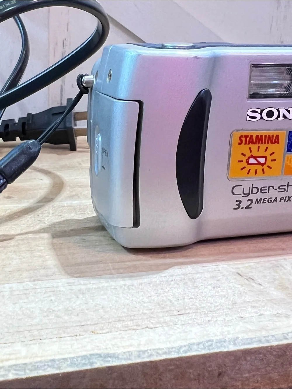 Sony Cyber-shot DSC-P71 3.2MP Compact Digital Camera w/ 128mb Memory Stick Works